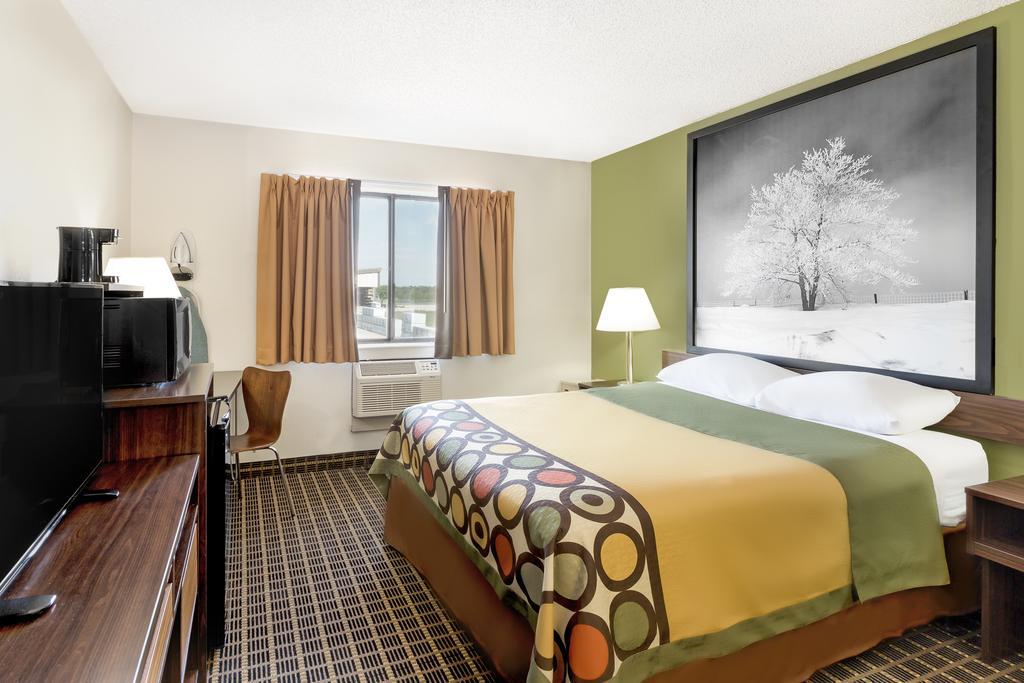 Super 8 by Wyndham Norfolk Motel Eksteriør billede